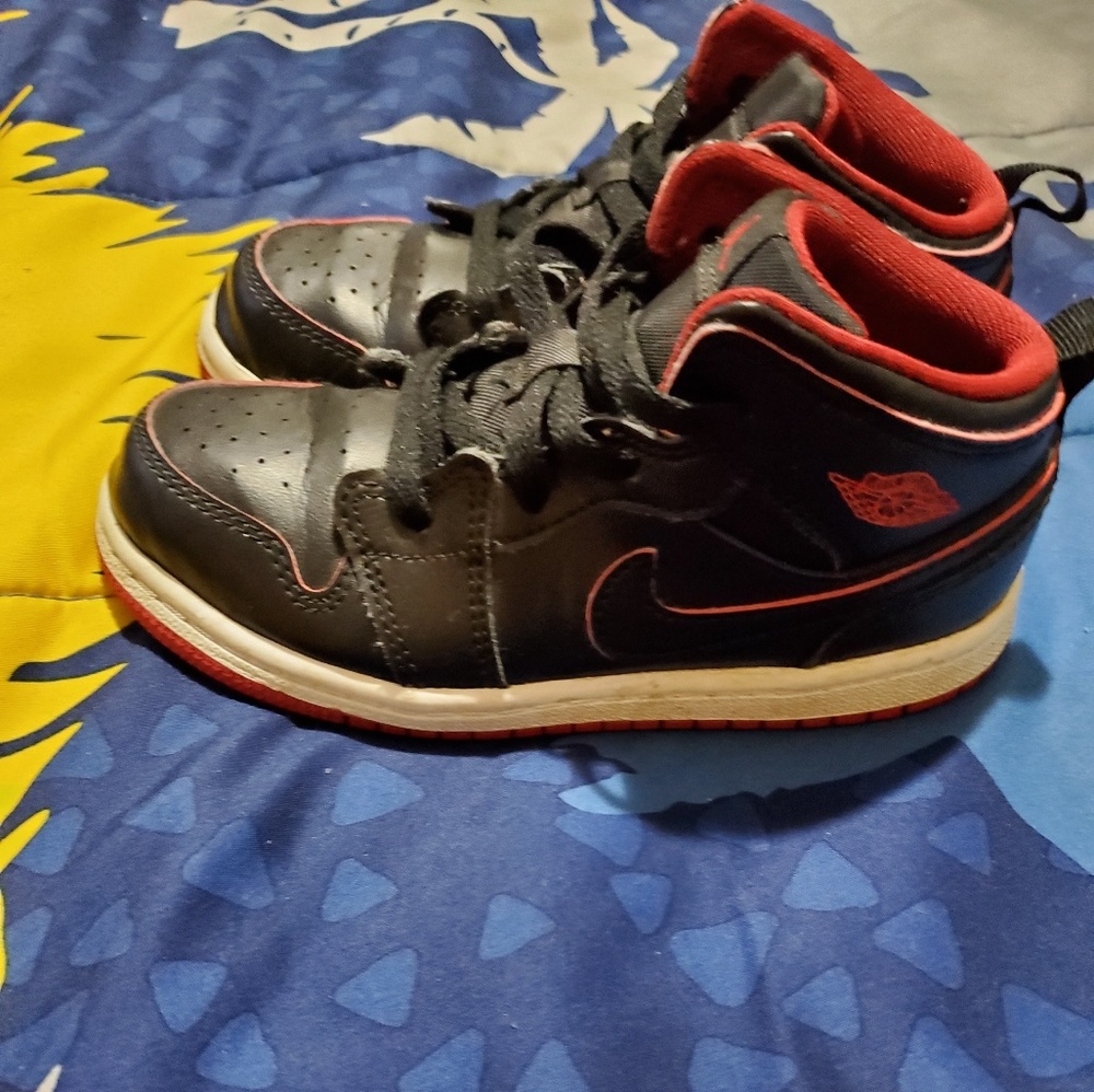 Jordan 1 mid
